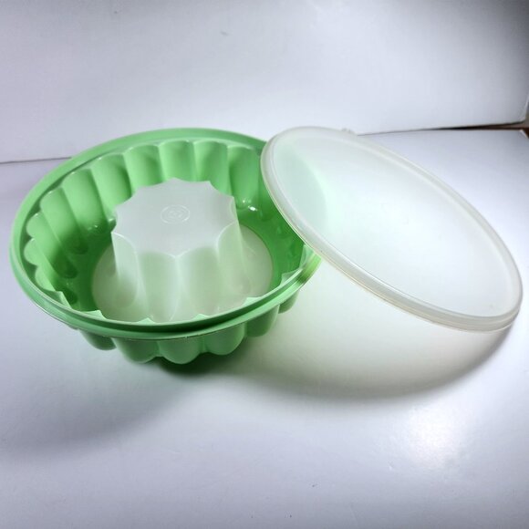 Tupperware Jelly Mold Jelly Ring Green 3 Piece 9.5 Inch Round 1202 Vintage - Picture 1 of 11